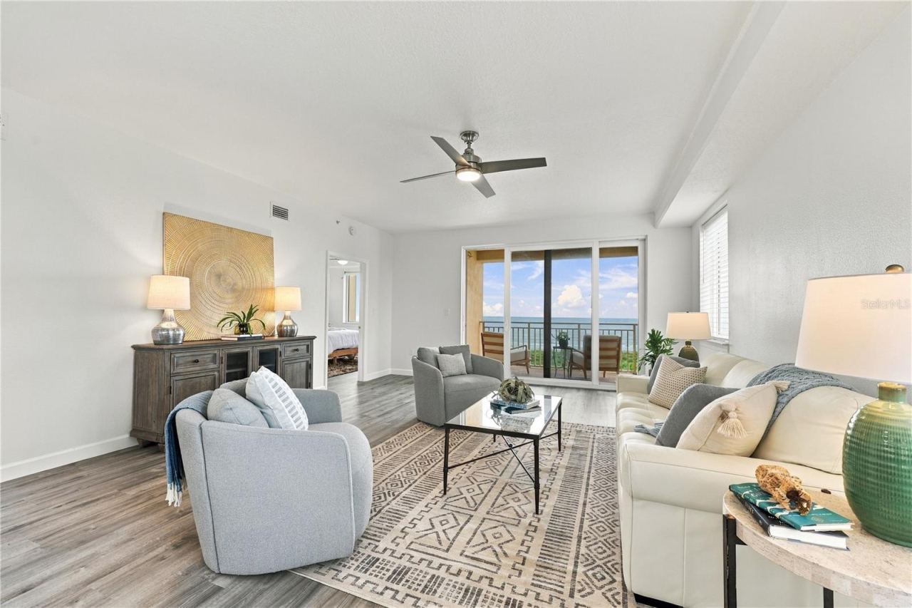 Photo 18 of 20: Living Room with Ocean View