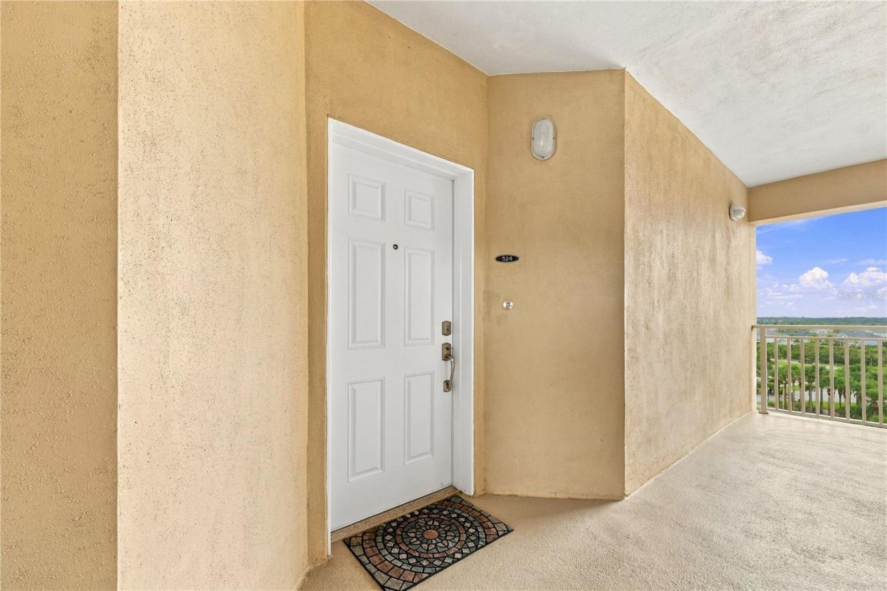 Photo 5 of 20: Entryway