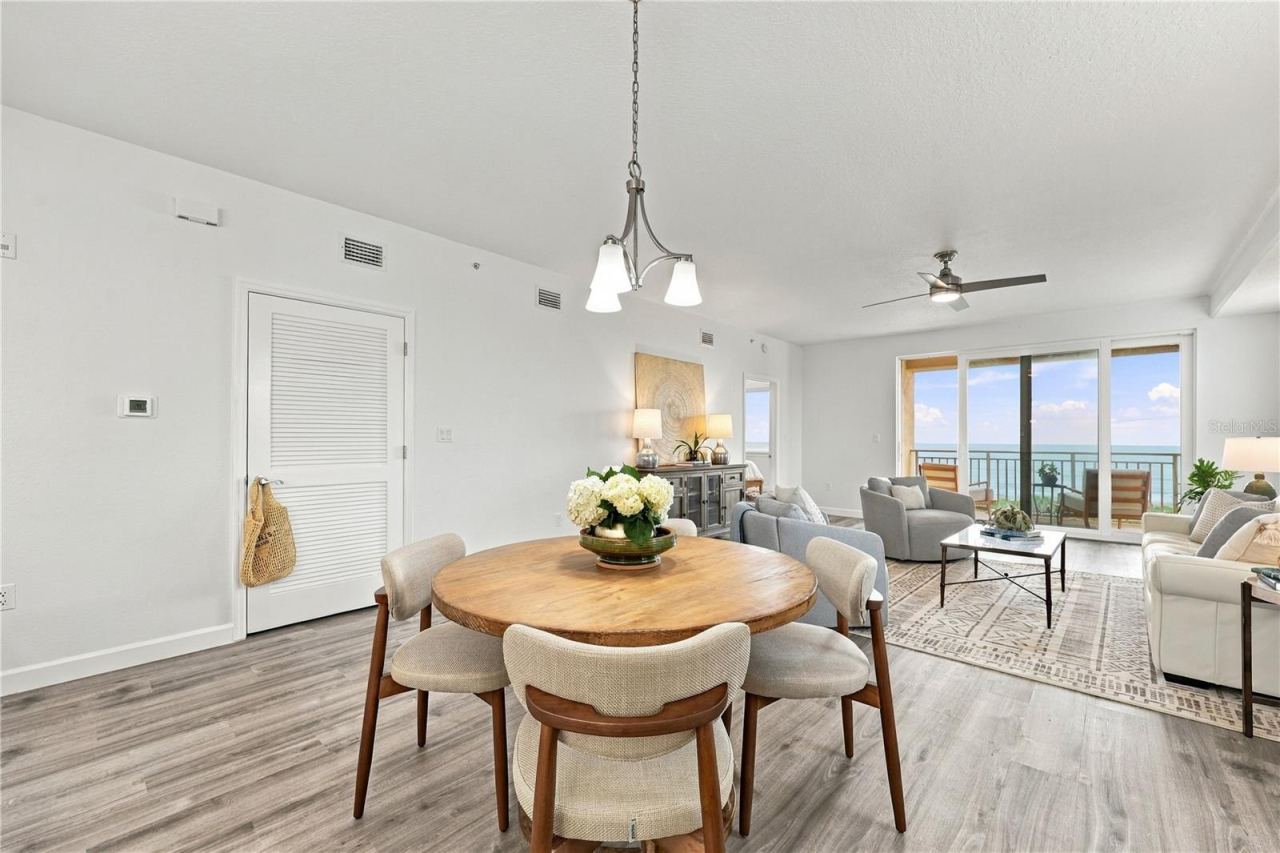 Photo 16 of 20: Dining Area with Ocean View