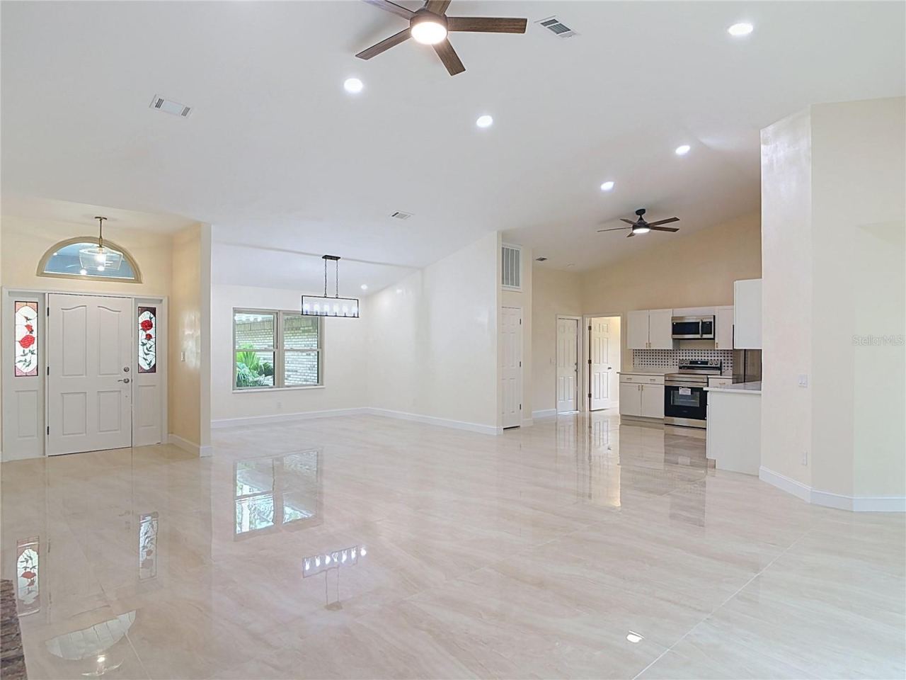 Photo 5 of 20: Great room