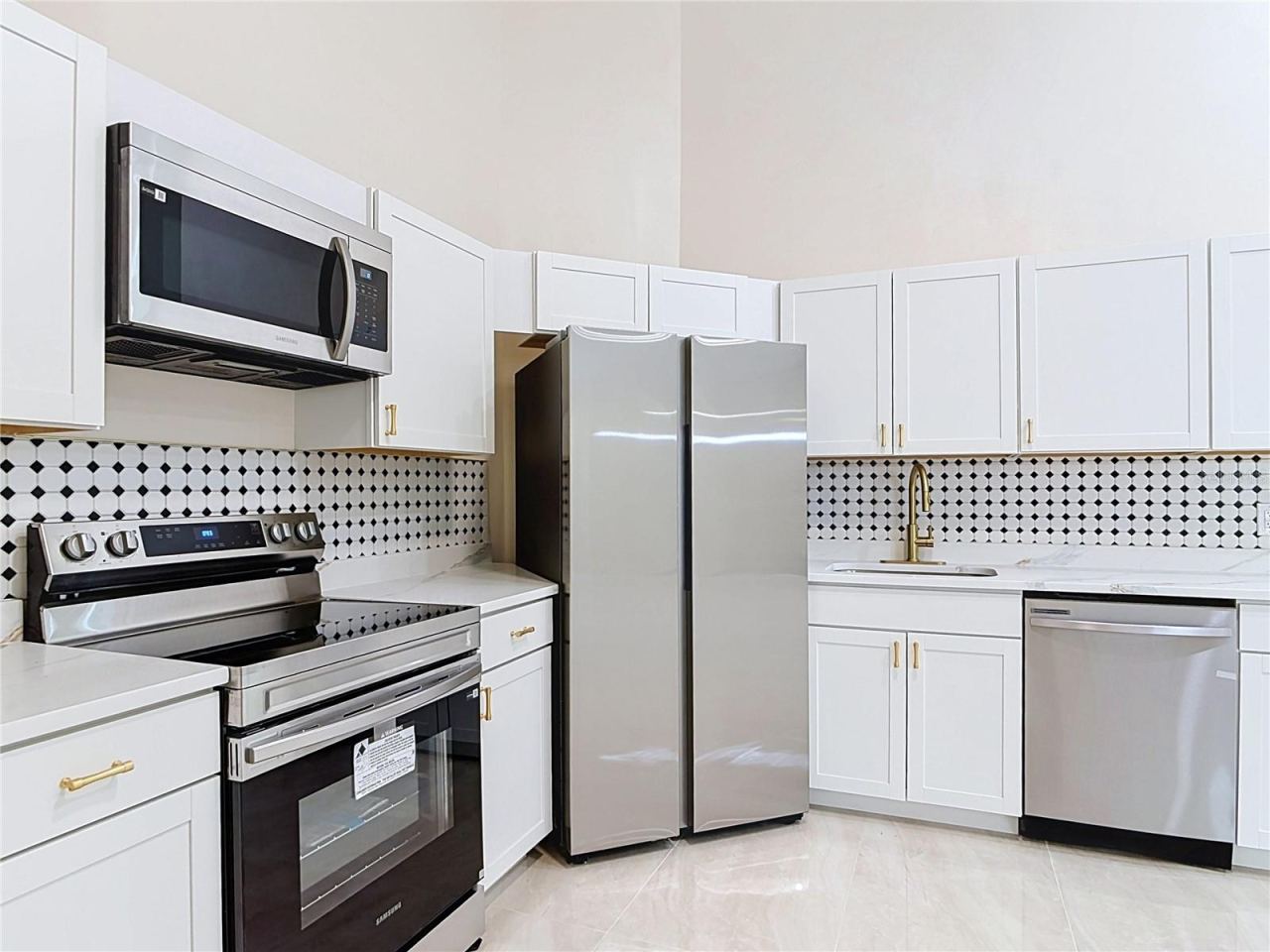 Photo 11 of 20: kitchen