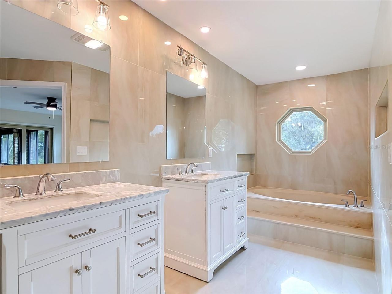 Photo 19 of 20: primary en-suite