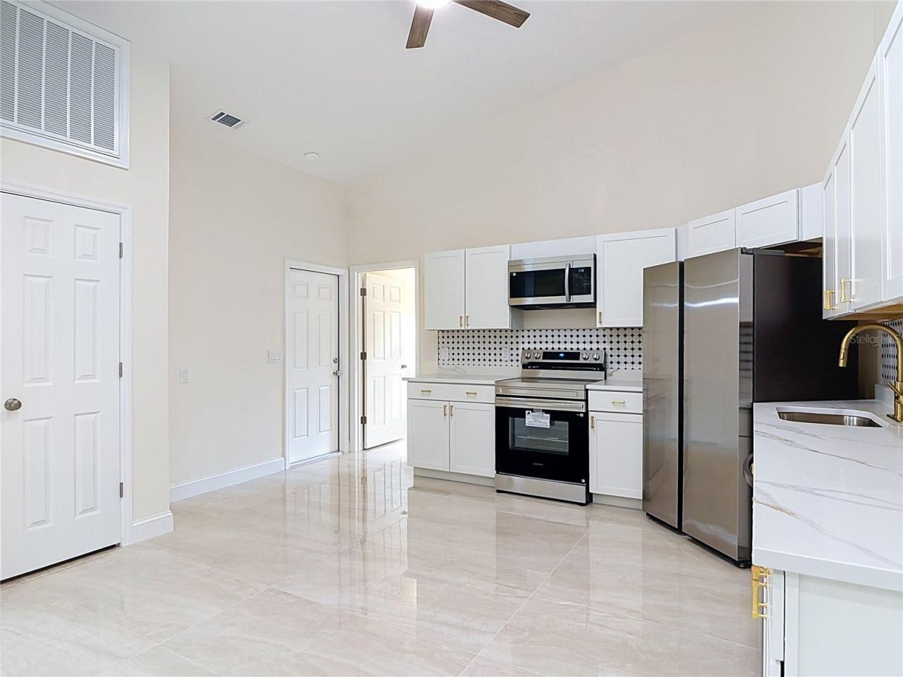 Photo 13 of 20: kitchen with pantry