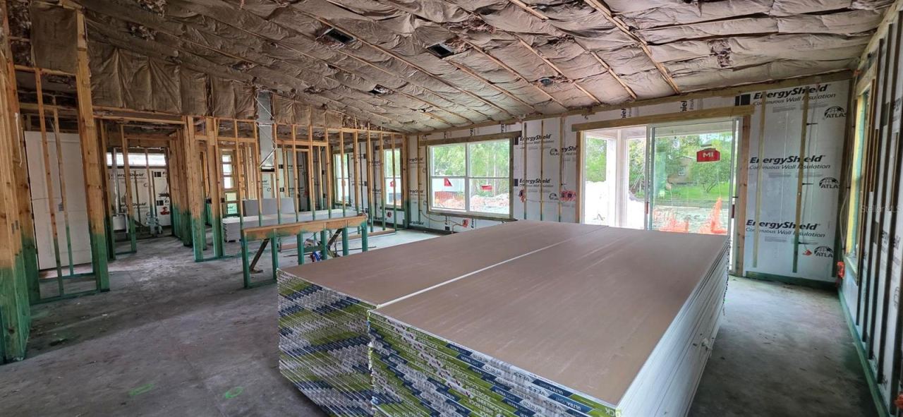 Photo 9 of 20: Bright and open plan looking out to pool and canal view