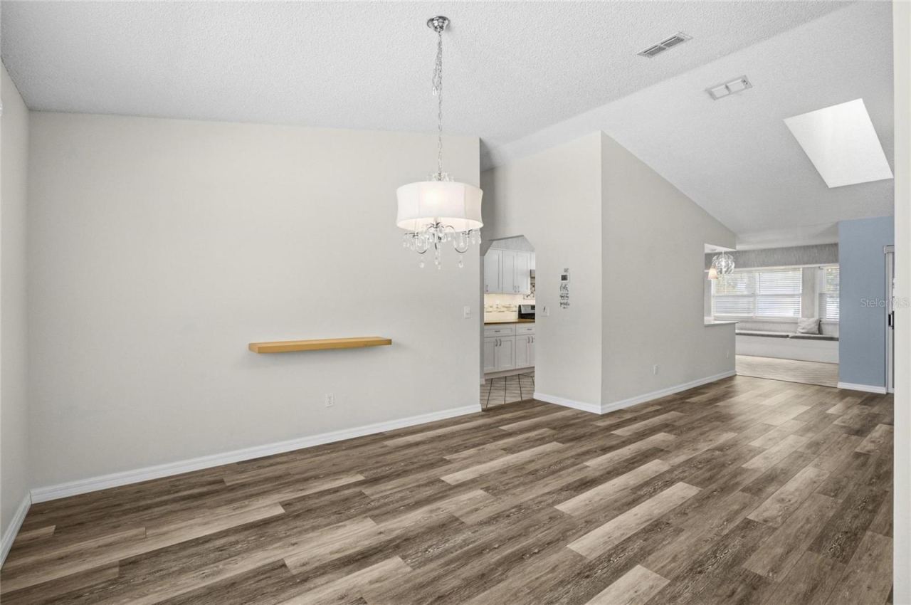 Photo 20 of 20: Dining Room with Eat-In Kitchen Access