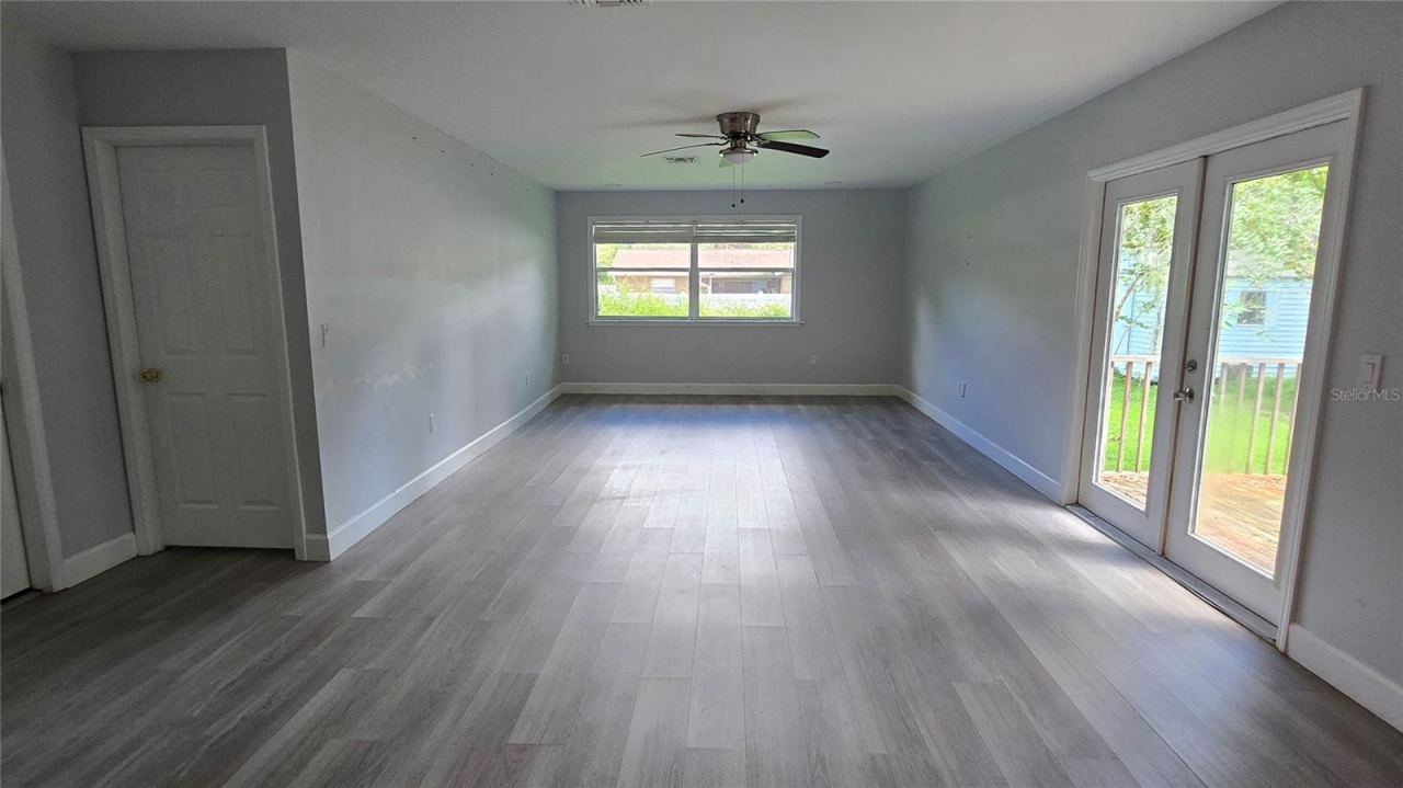 Photo 14 of 20: Large Living Area