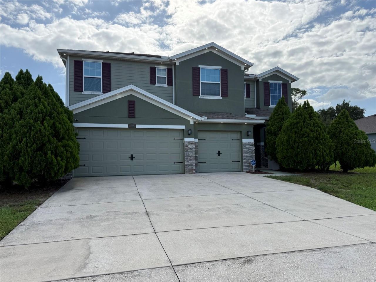 Photo 1 of 20: Front Exterior