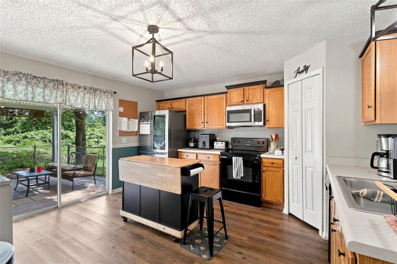 Photo 10 of 20: KITCHEN