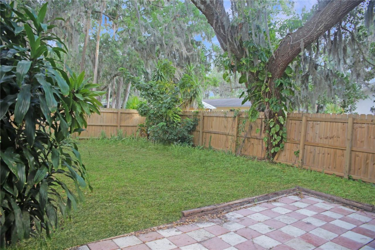 Photo 14 of 20