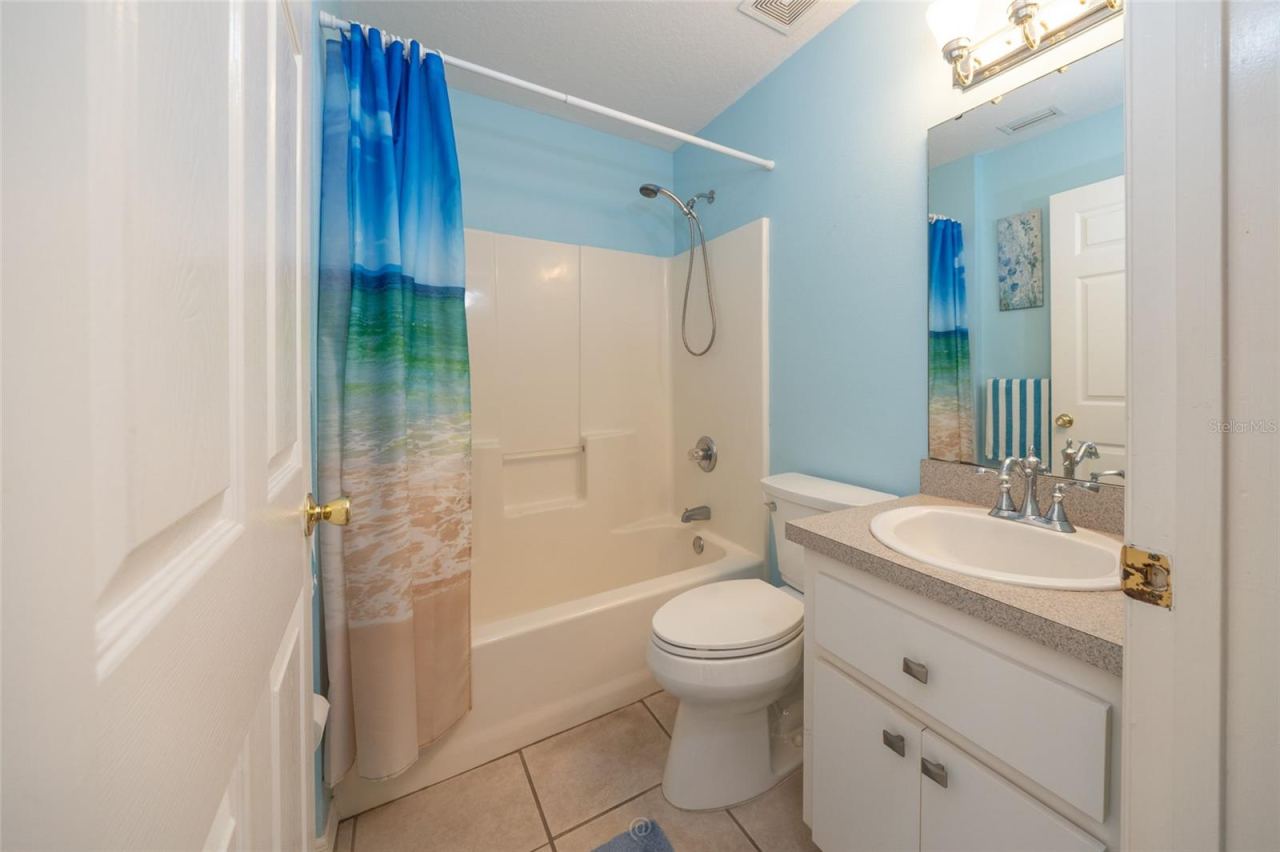 Photo 11 of 17: Bathroom 2
