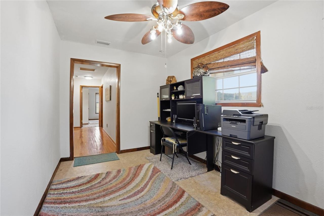 Photo 16 of 20: Office/flex space on main floor.