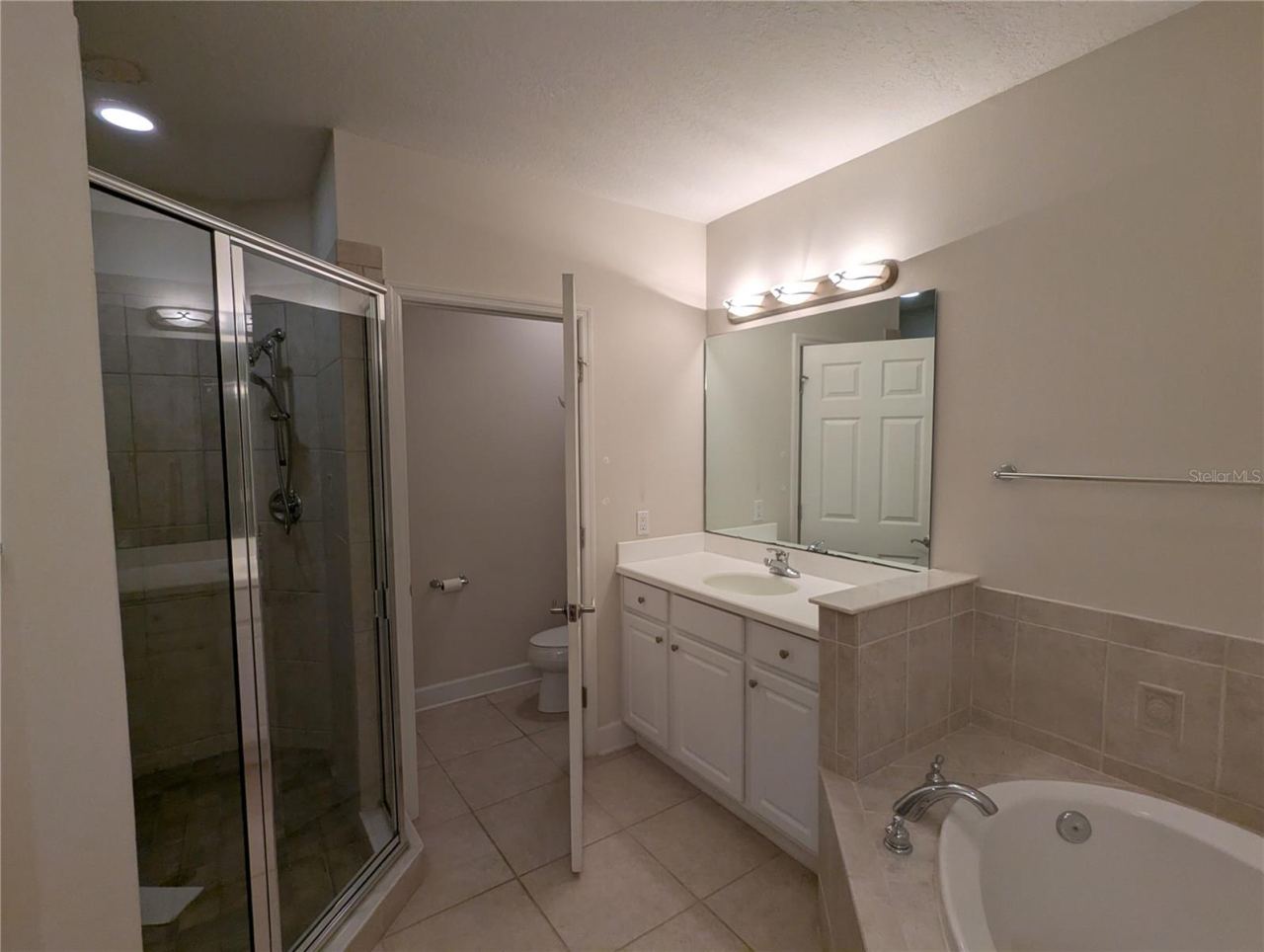 Photo 11 of 20: Primary Bath