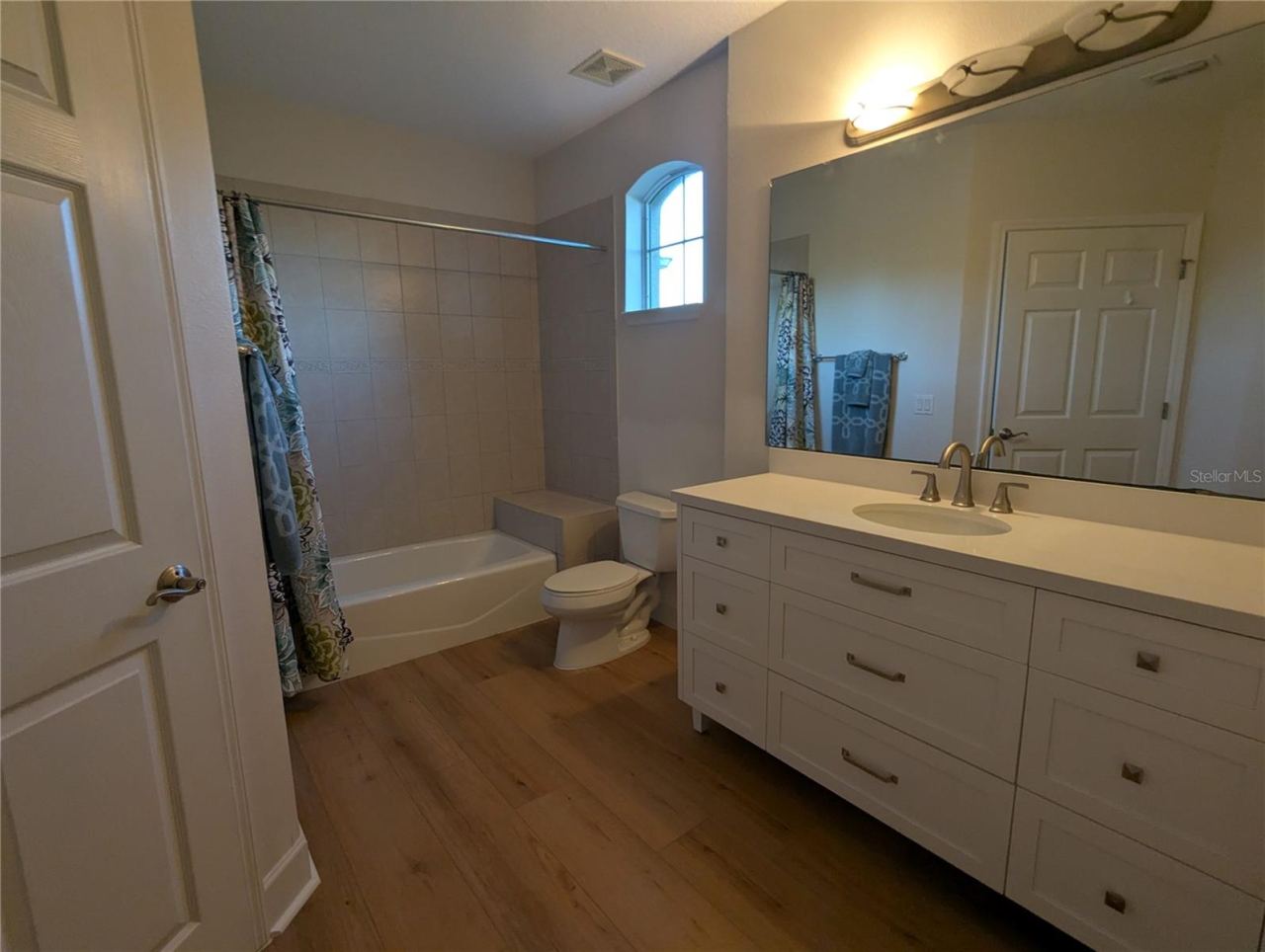 Photo 13 of 20: Bath 3 En-suite