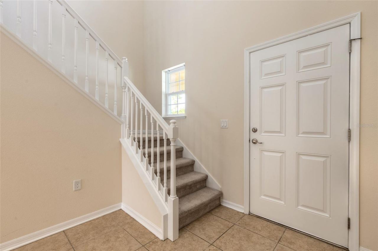 Photo 19 of 20: Entrance Foyer