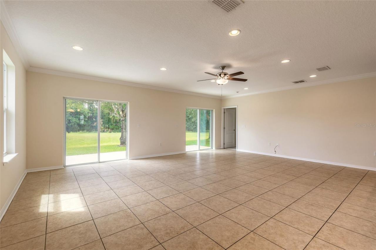 Photo 11 of 20: Great Room