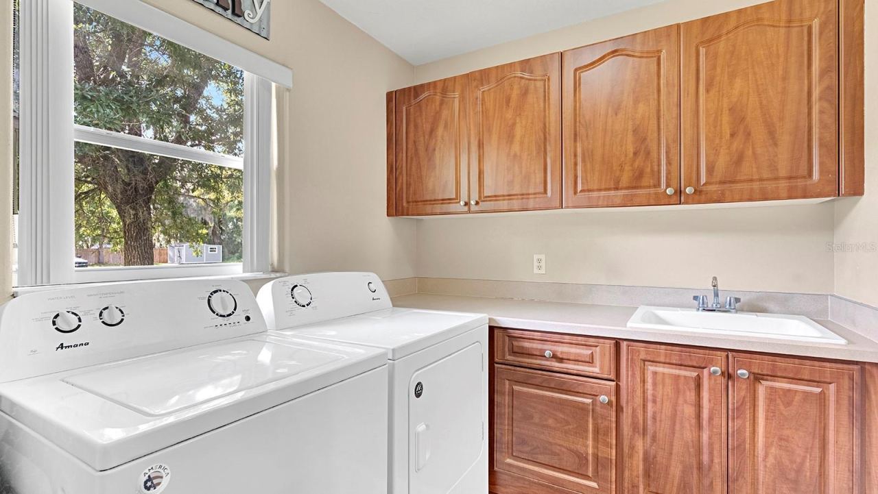 Photo 19 of 20: Laundryroom
