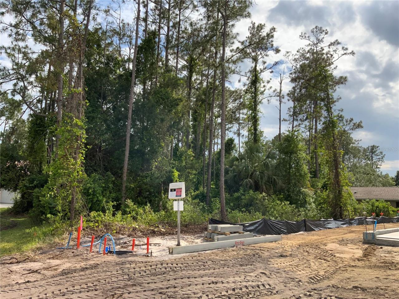 Photo 2 of 8: New Construction Adjacent to Lot