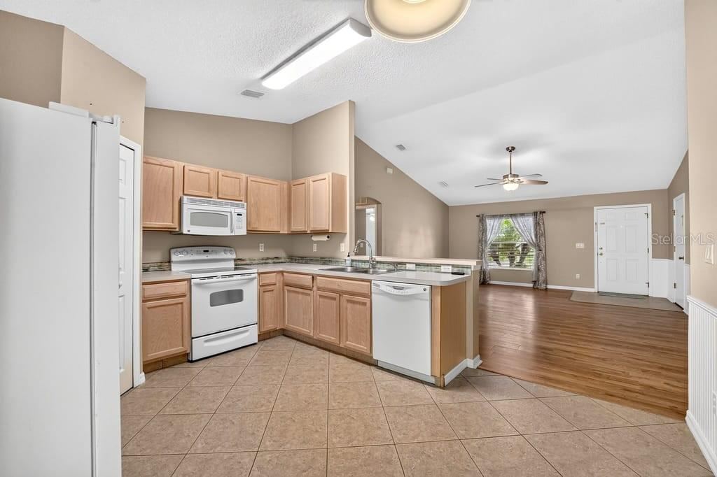 Photo 15 of 20: kitchen2