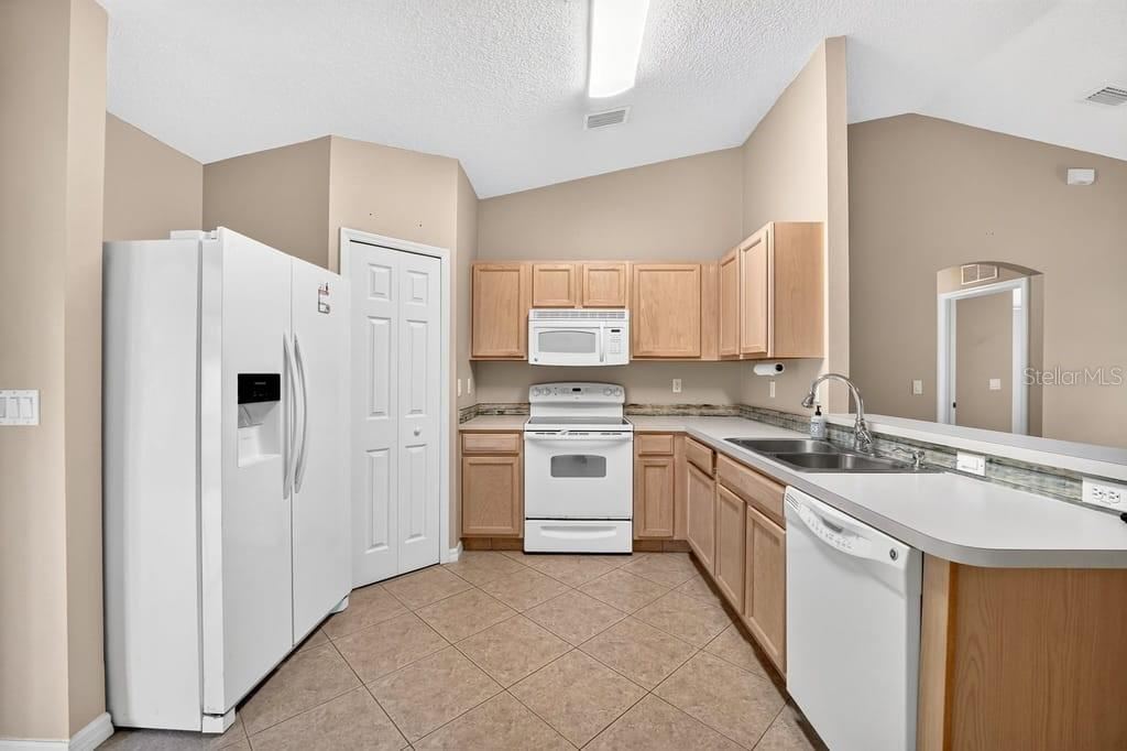 Photo 11 of 20: kitchen1