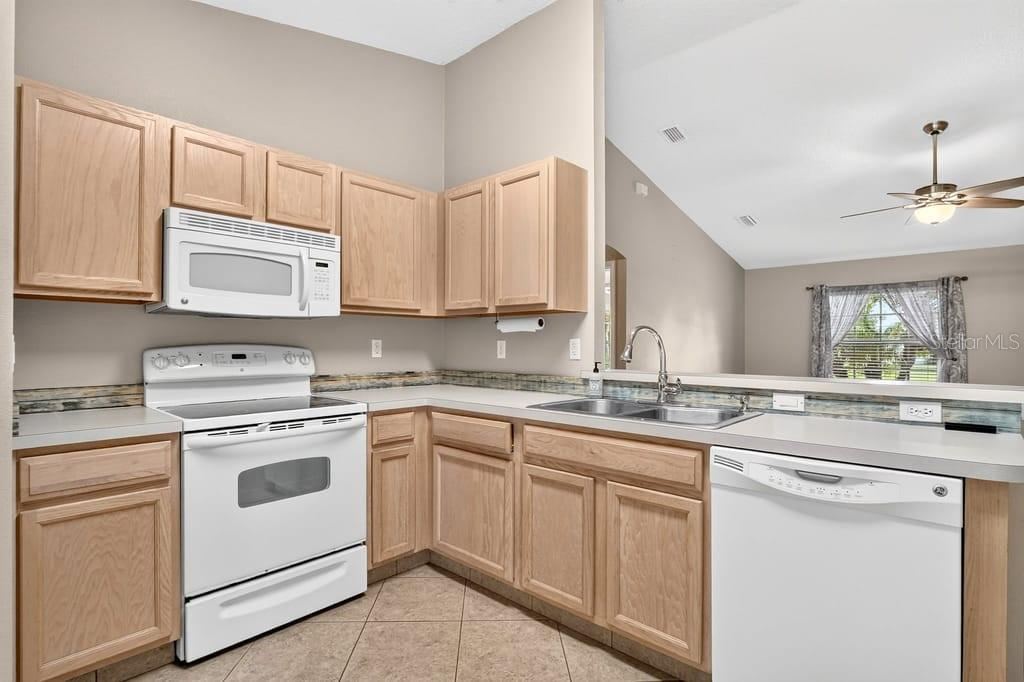 Photo 3 of 20: kitchen3