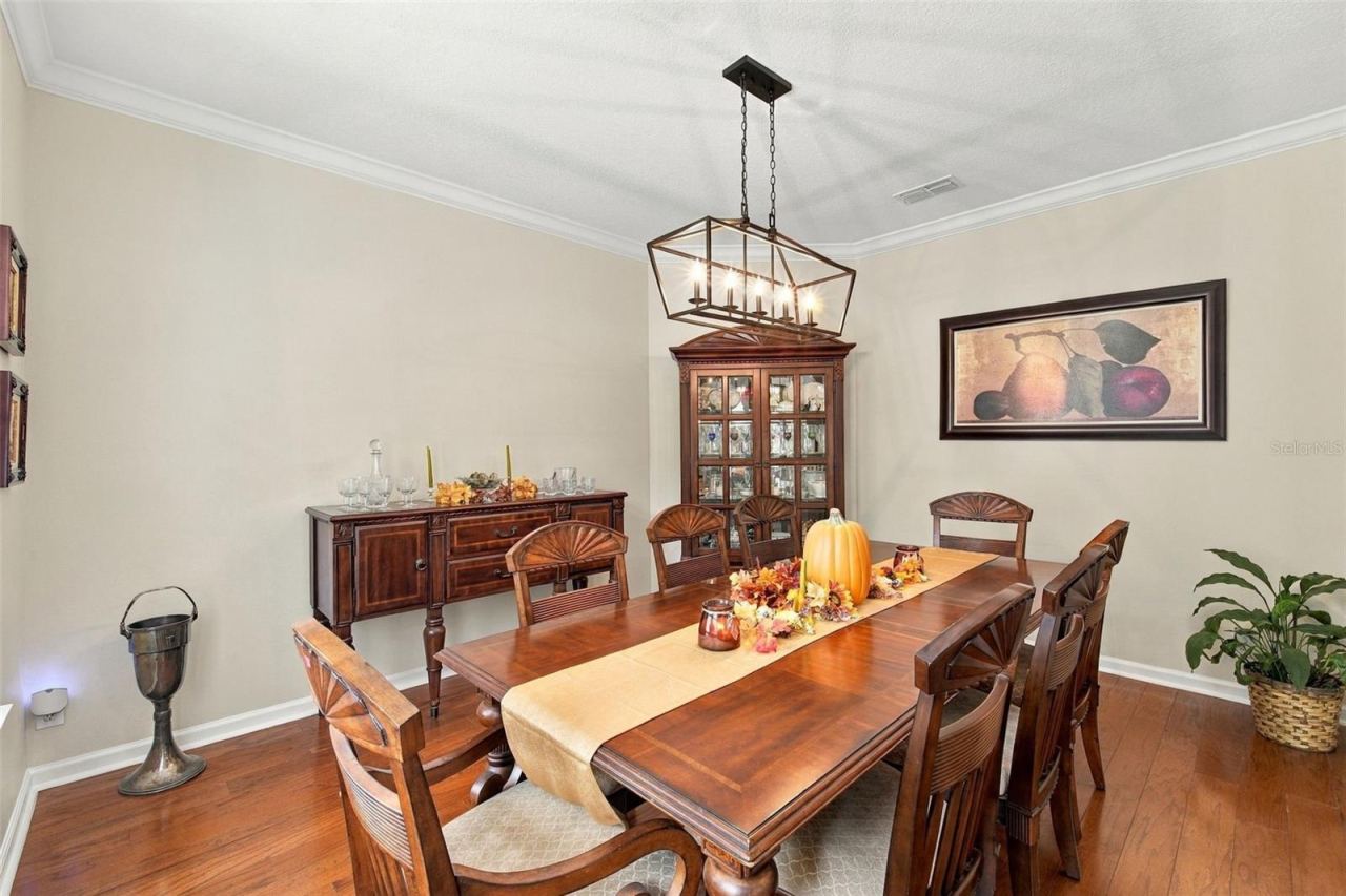 Photo 7 of 20: Dining Room