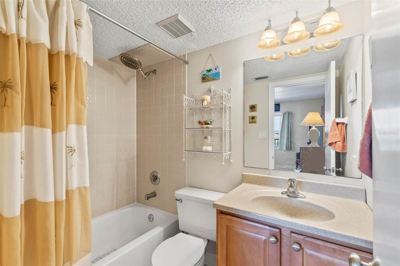Photo 16 of 20: Primary Bath