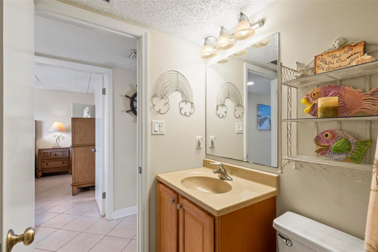 Photo 20 of 20: Hall Bath