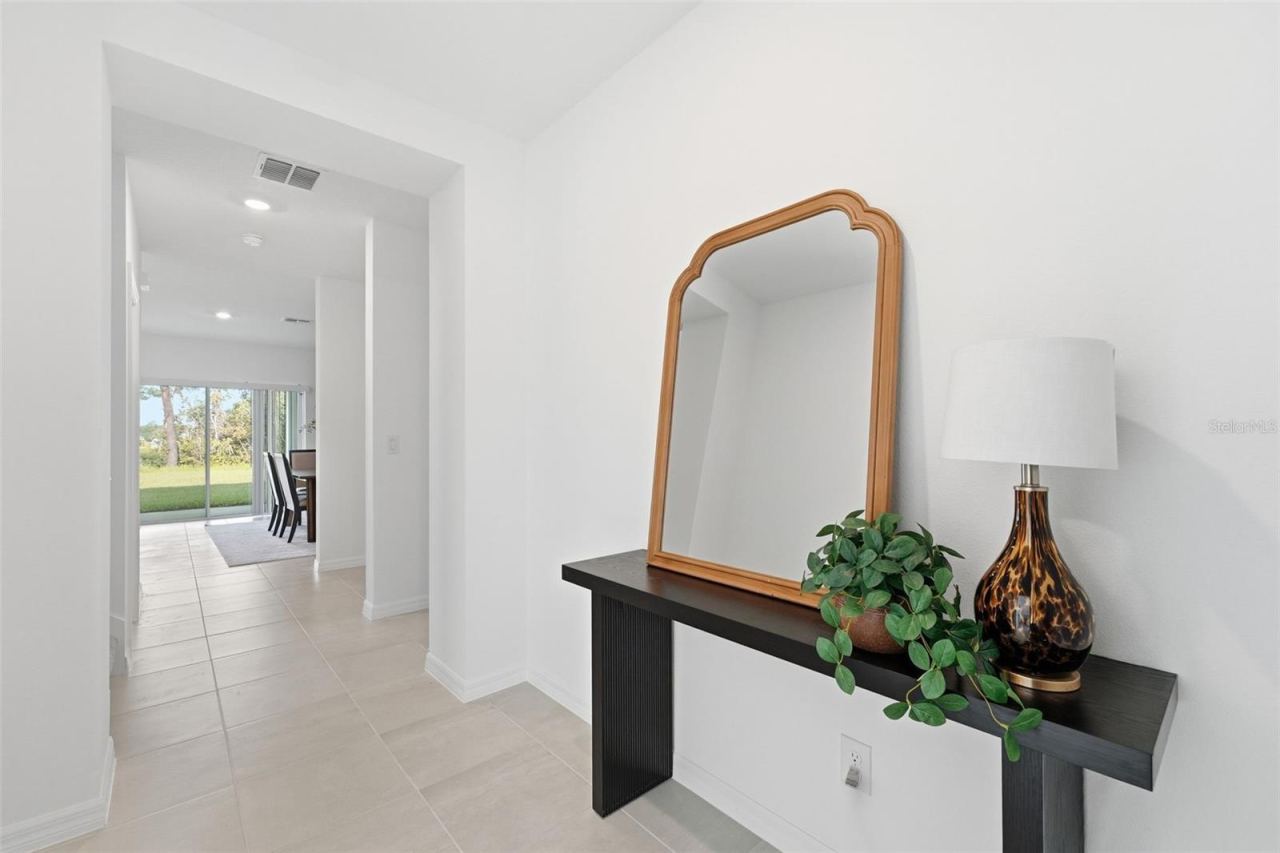 Photo 3 of 20: Foyer