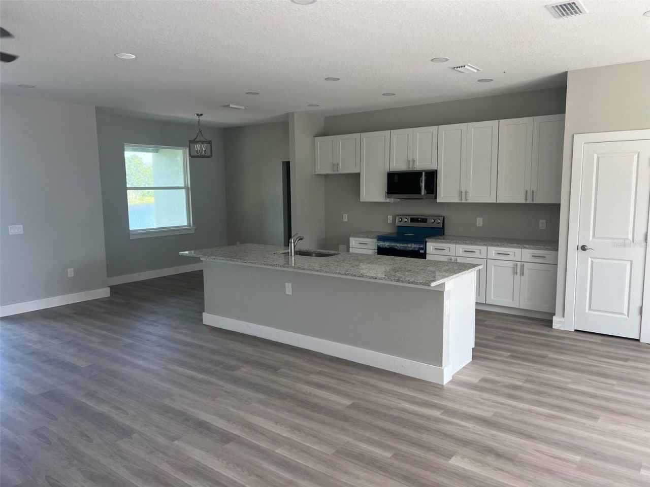 Photo 4 of 11: Kitchen