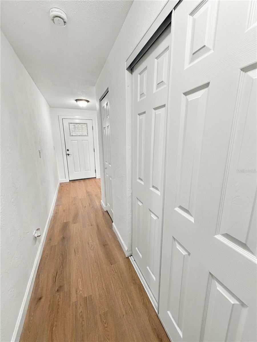 Photo 15 of 20: Foyer/Hall