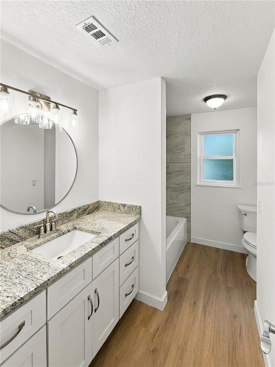 Photo 17 of 20: Guest Bathroom