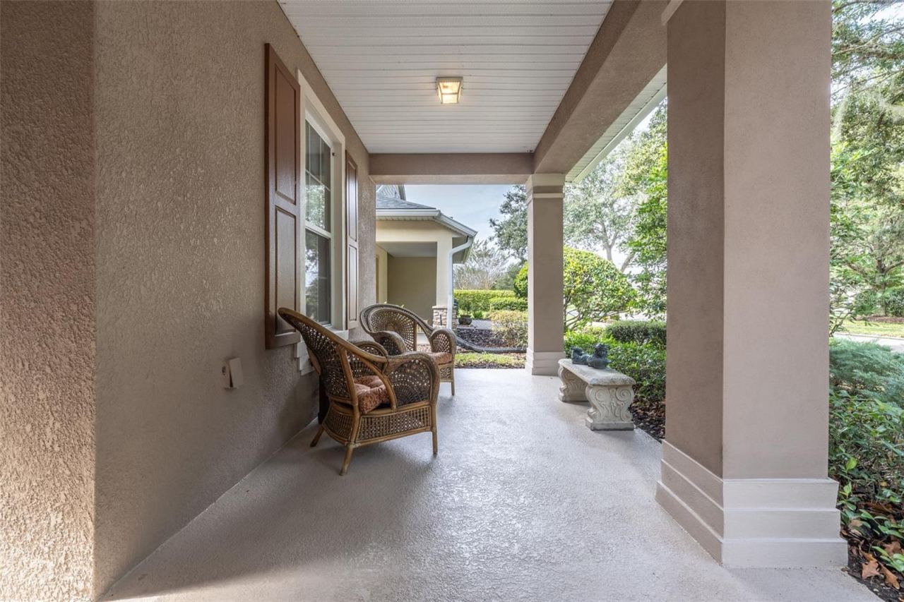 Photo 4 of 20: Front Porch