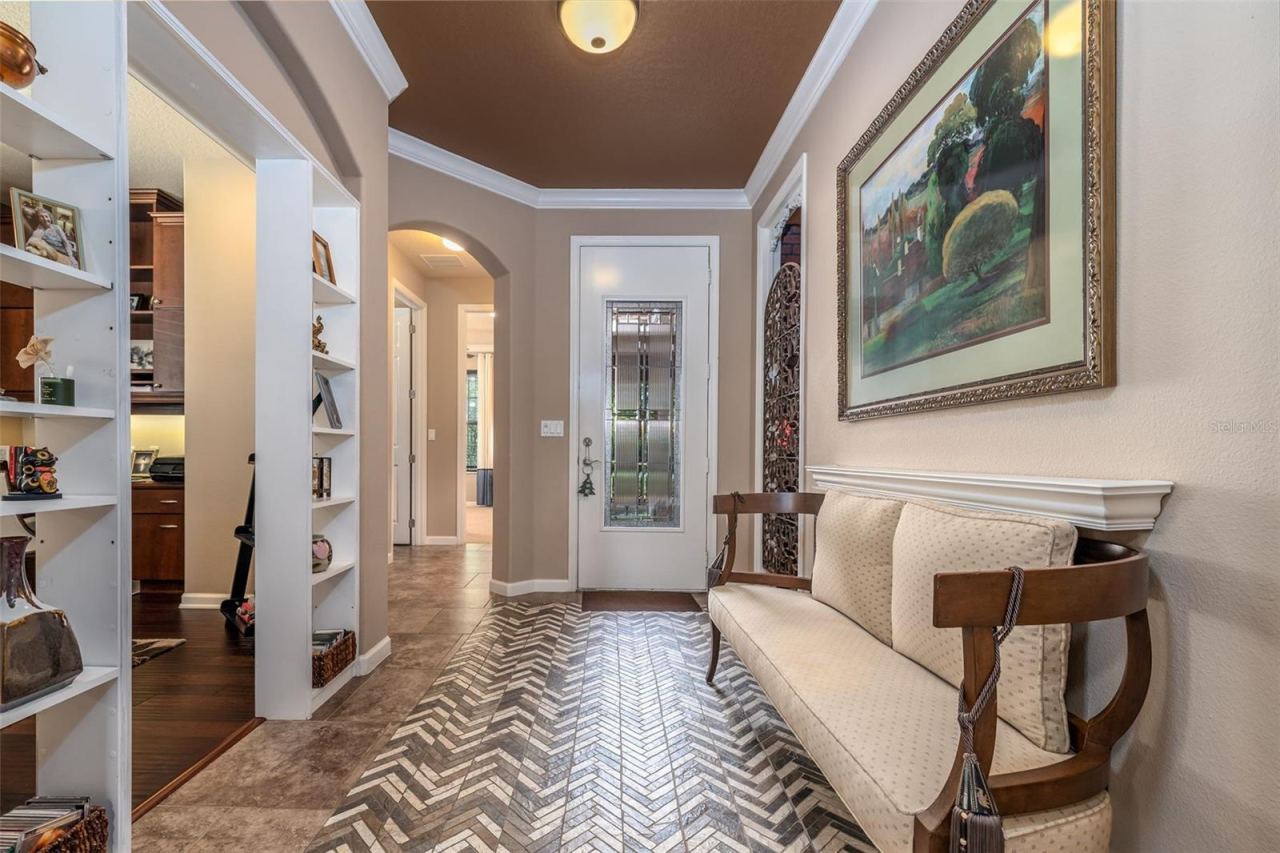 Photo 6 of 20: Foyer