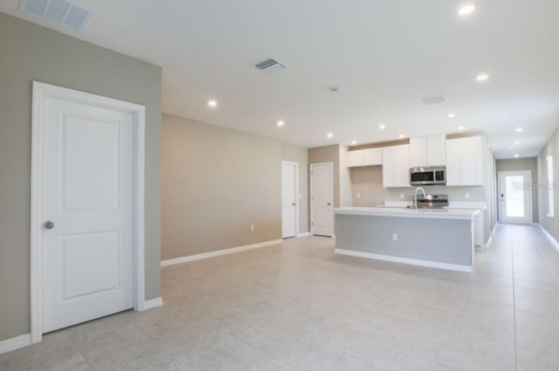 Photo 5 of 15: Model home - actual features may vary.