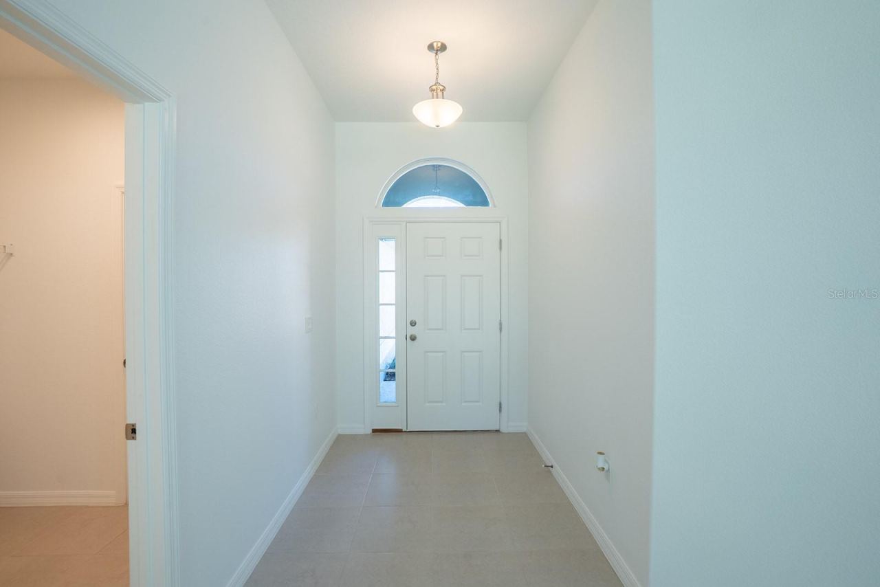 Photo 3 of 20: Foyer