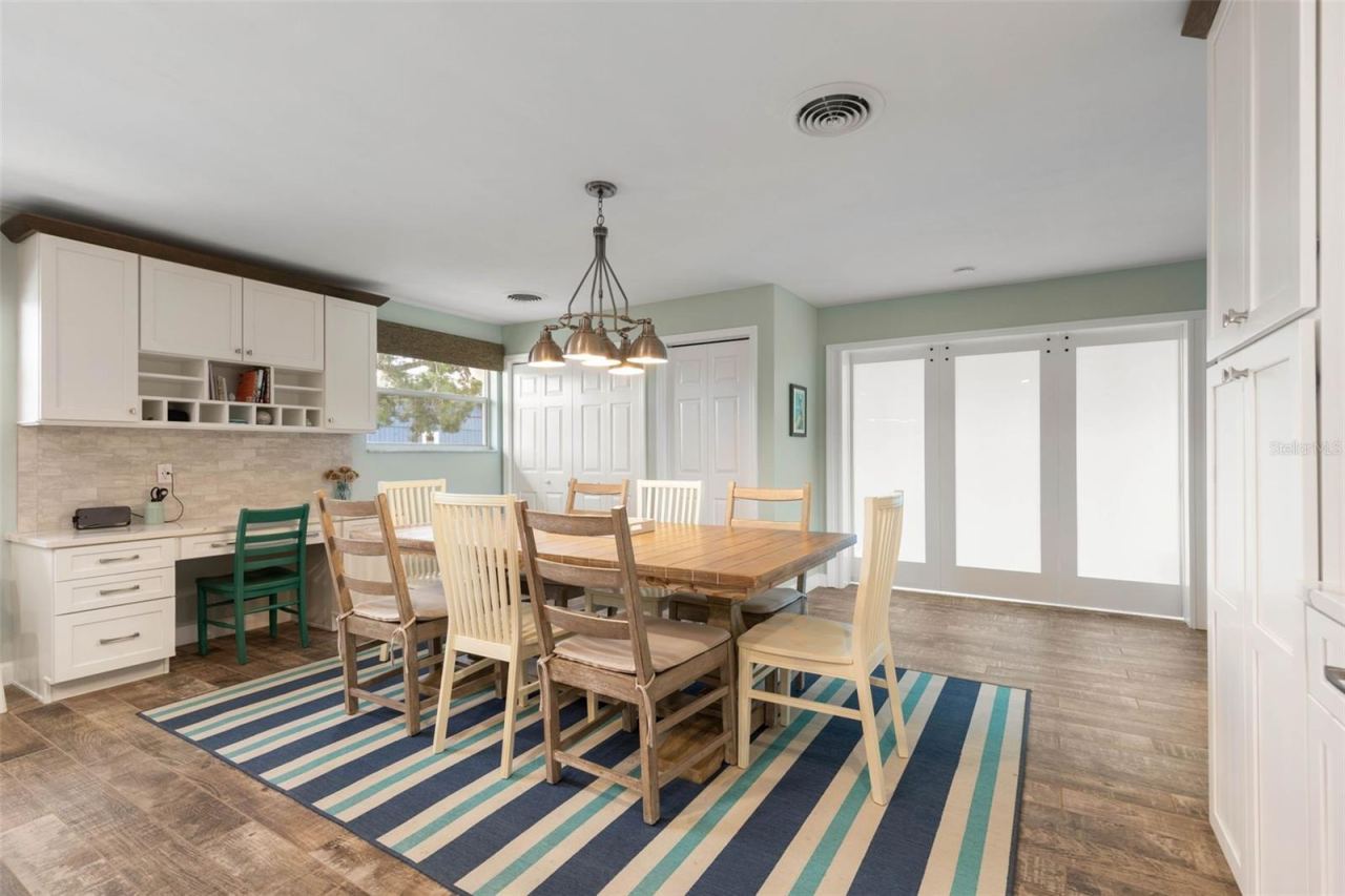 Photo 4 of 20: Dining Room