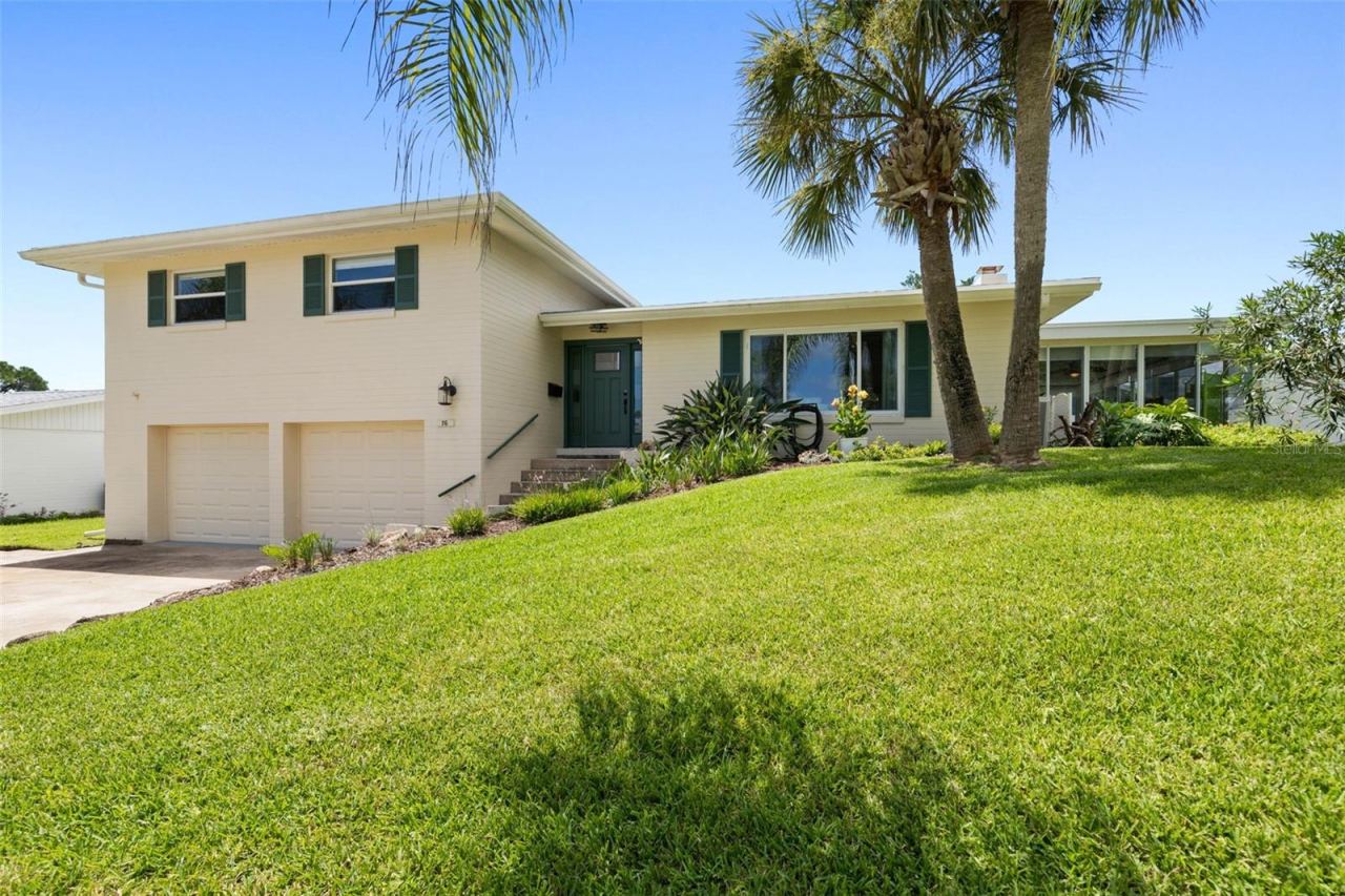 Photo 1 of 20: 76 Banyan Dr