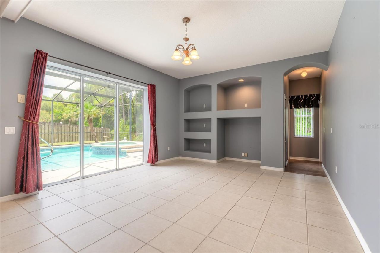 Photo 15 of 20: Family Room