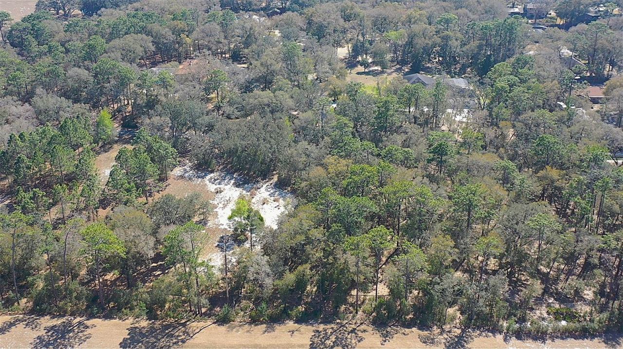 Photo 2 of 13: 2.5 Acres ready to build