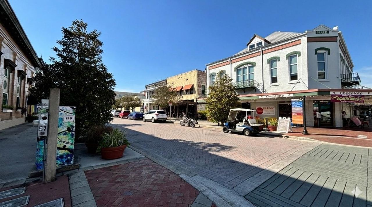 Photo 11 of 13: Historic Downtown Deland