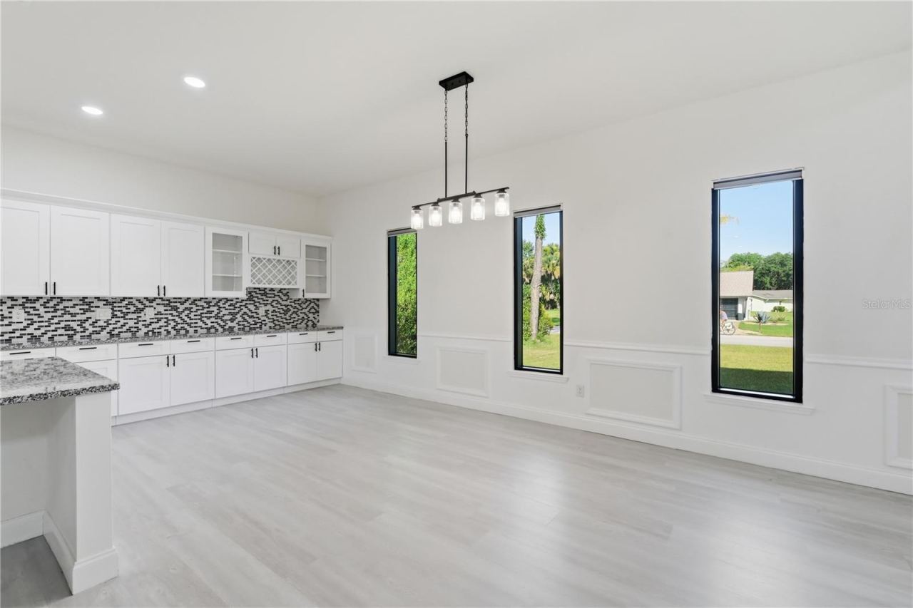 Photo 16 of 20: Formal Dining area
