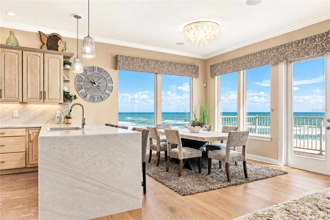 Photo 10 of 20: Oceanview Dining Area