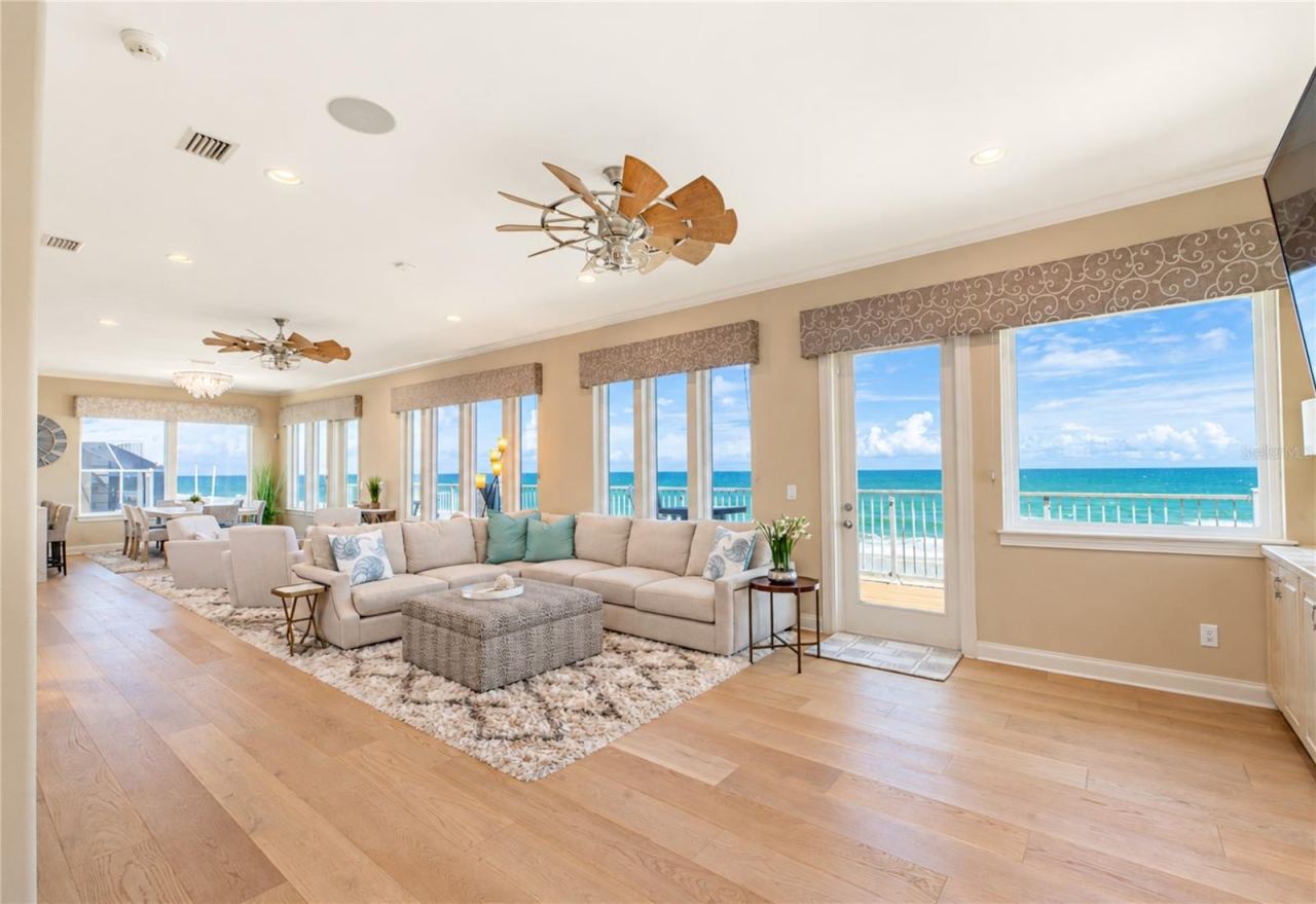 Photo 7 of 20: Living & Entertaining Spaces
