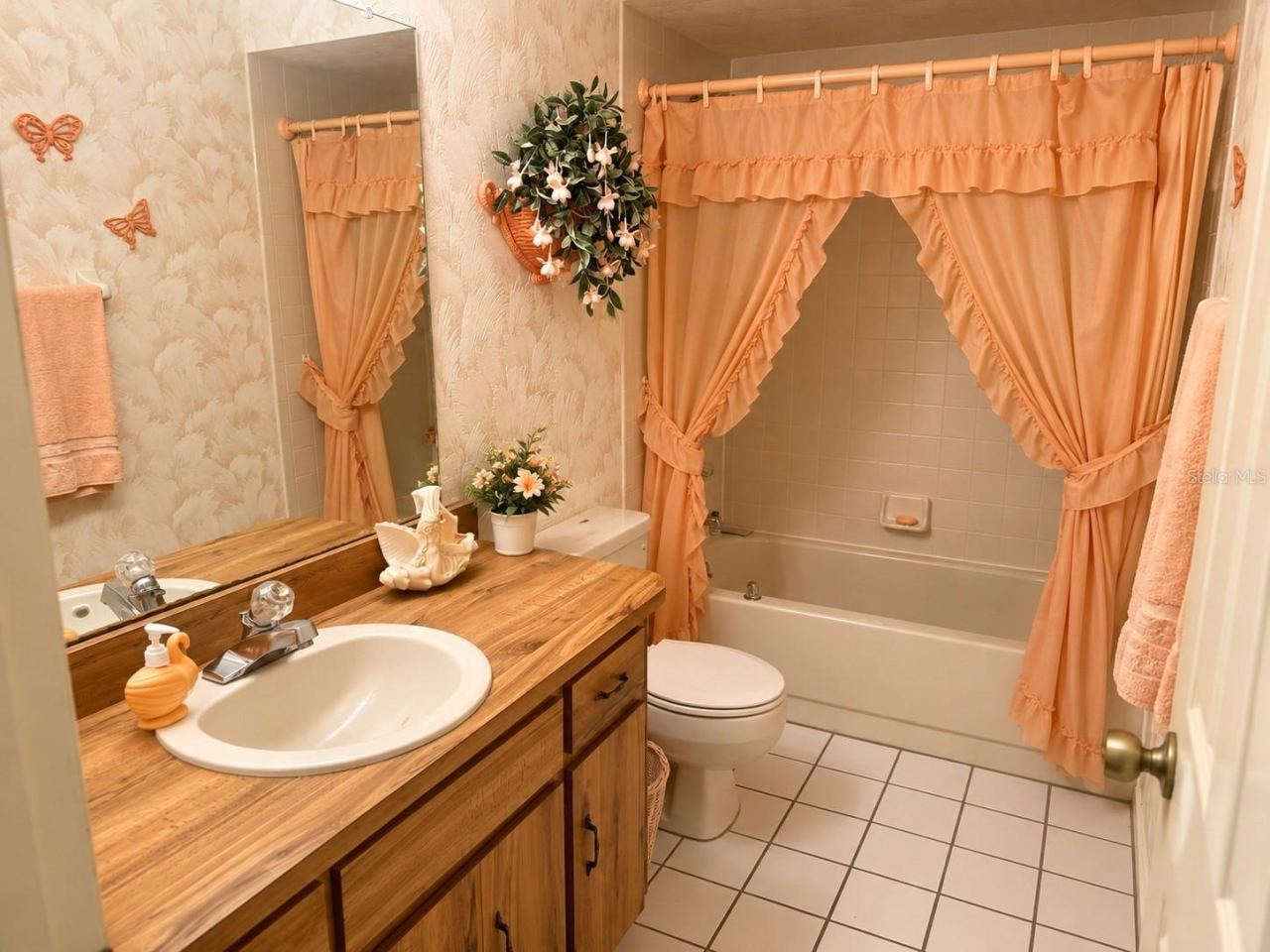 Photo 19 of 20: Guest bath