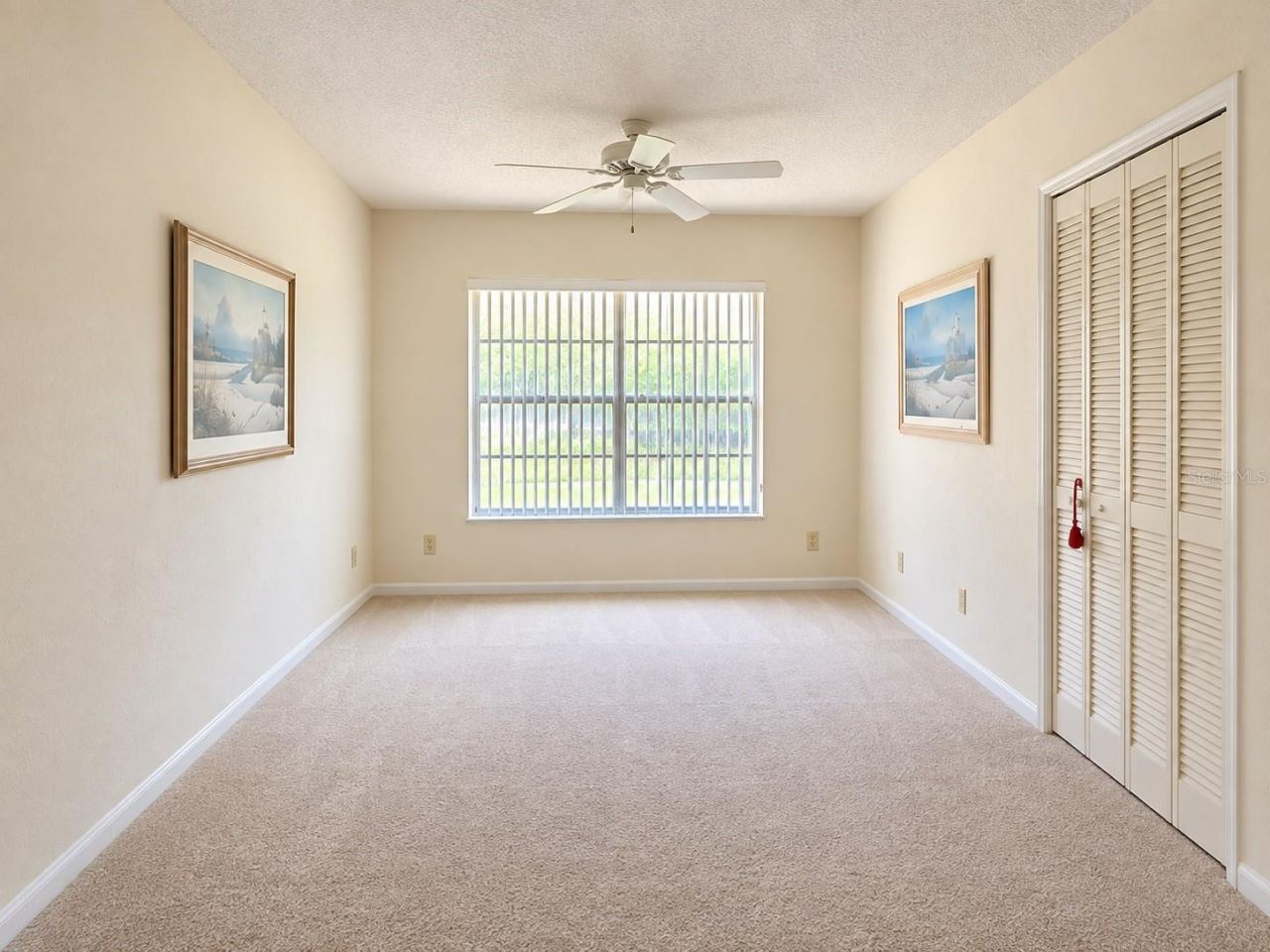 Photo 11 of 20: Family room/Den