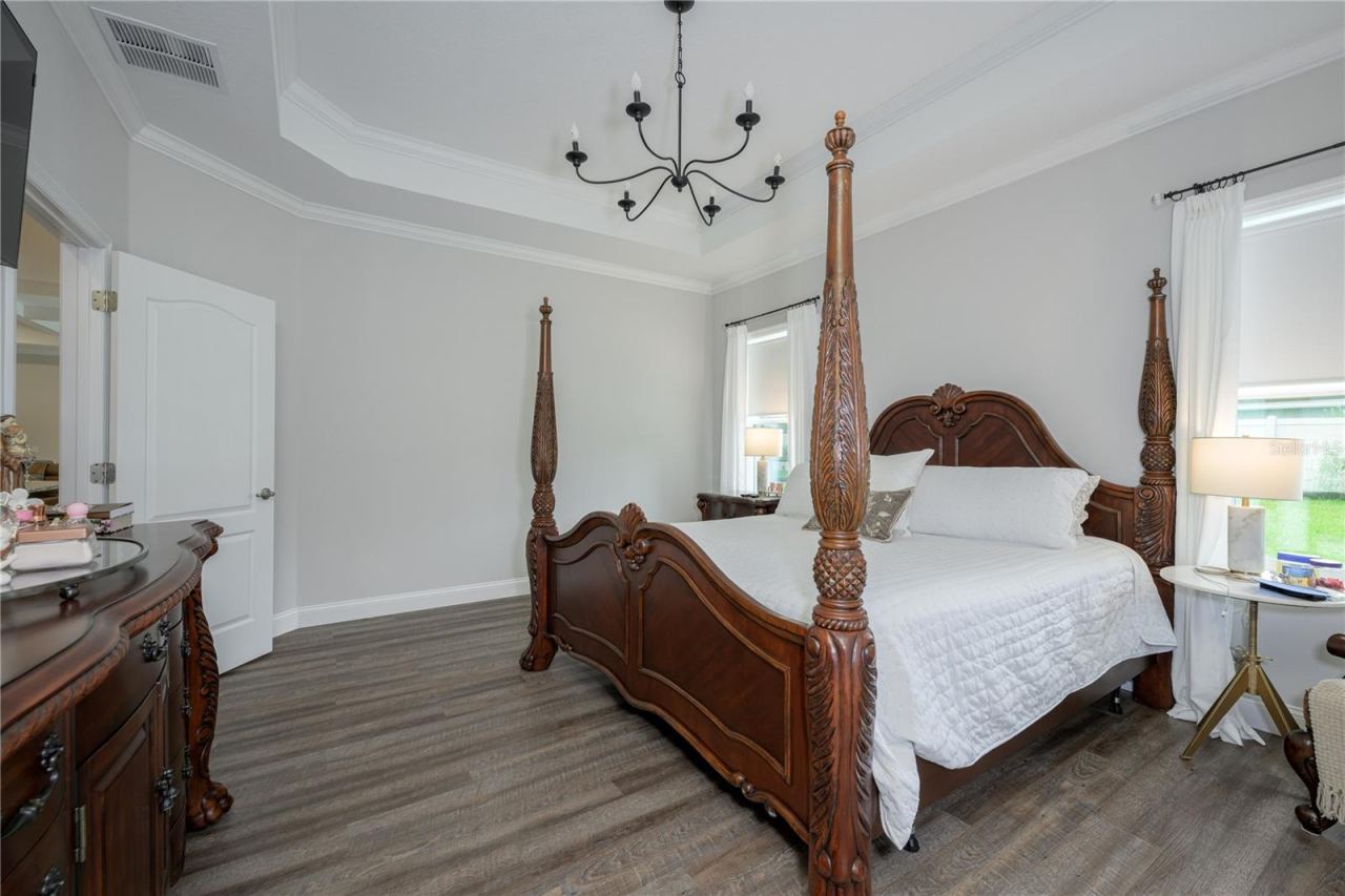 Photo 11 of 20: Partial view of main Bedroom