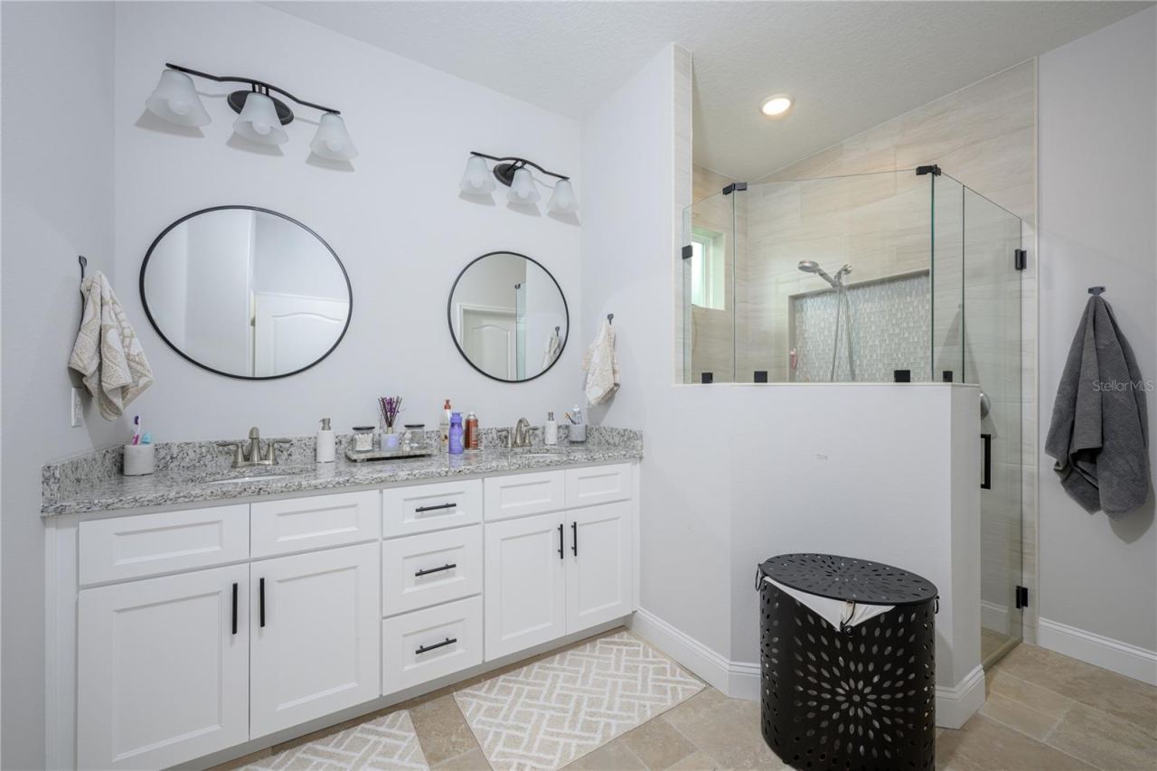 Photo 13 of 20: View of main Bathroom
