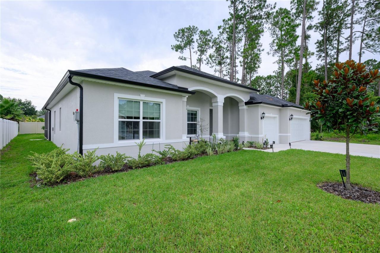 Photo 2 of 20: side view of property