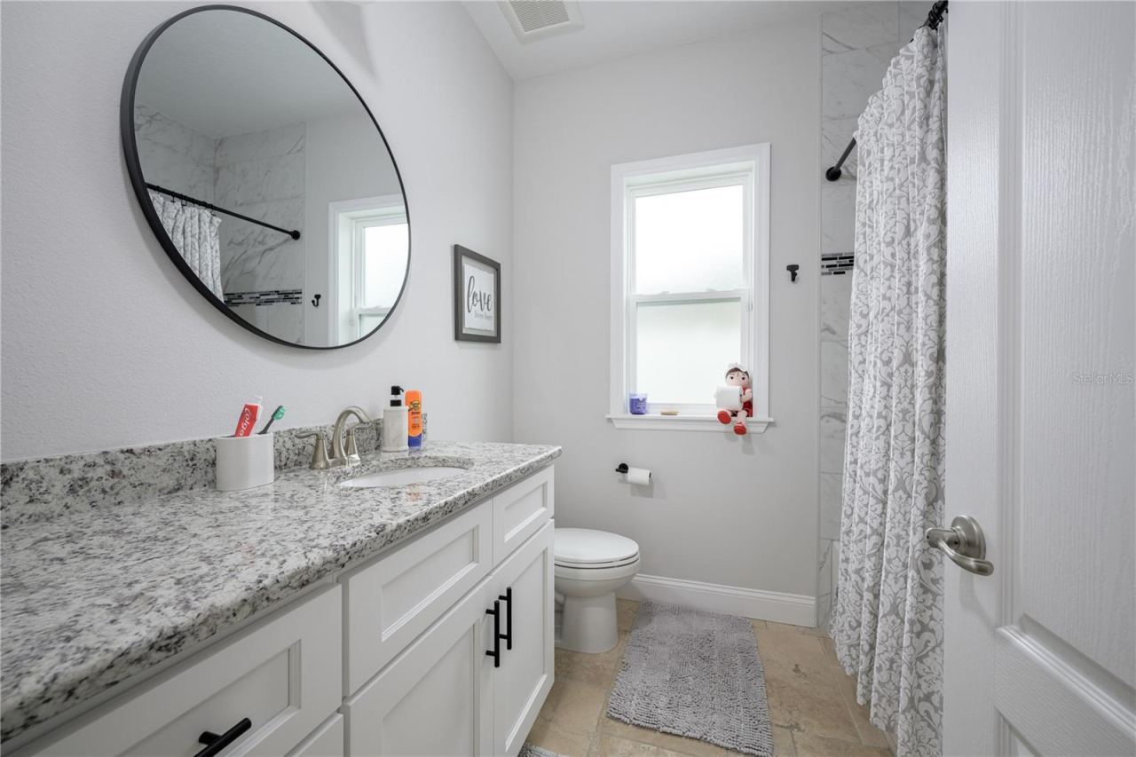 Photo 17 of 20: Guest Bathroom