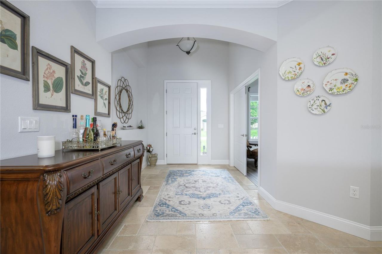 Photo 4 of 20: View of foyer